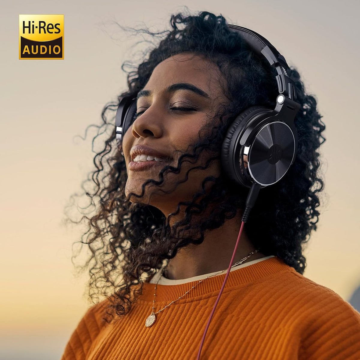 IndyHeary Studio Headphones swivel earcups