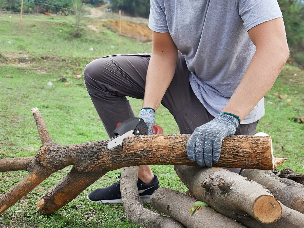 Voltevyx Cordless Chainsaw lightweight 2.2 lb design